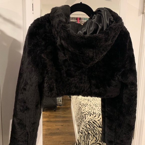Black Faux Fur Cropped Jacket - Picture 3 of 5